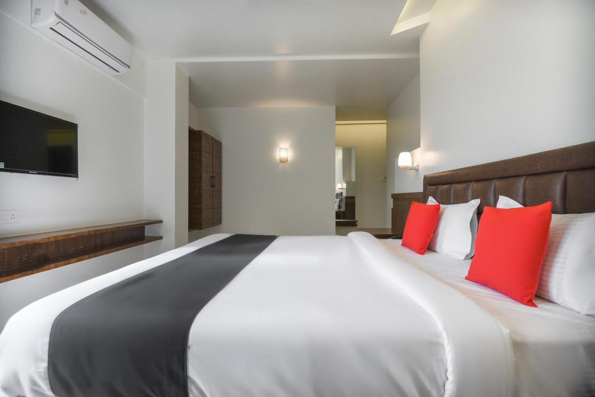 Oyo Flagship Hotel Shreeyash Executive Mangvadi Exterior foto
