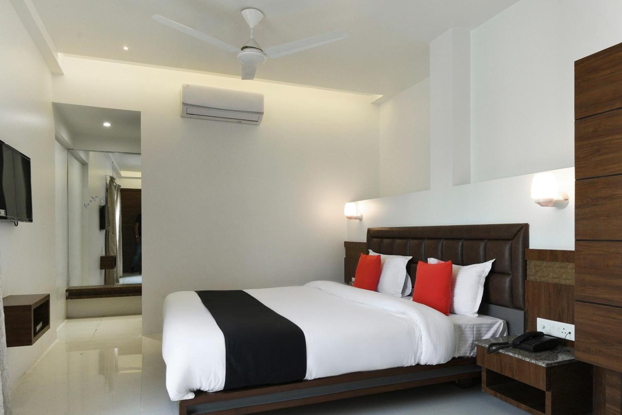 Oyo Flagship Hotel Shreeyash Executive Mangvadi Exterior foto