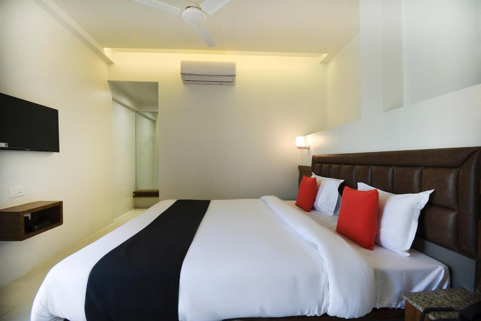 Oyo Flagship Hotel Shreeyash Executive Mangvadi Exterior foto