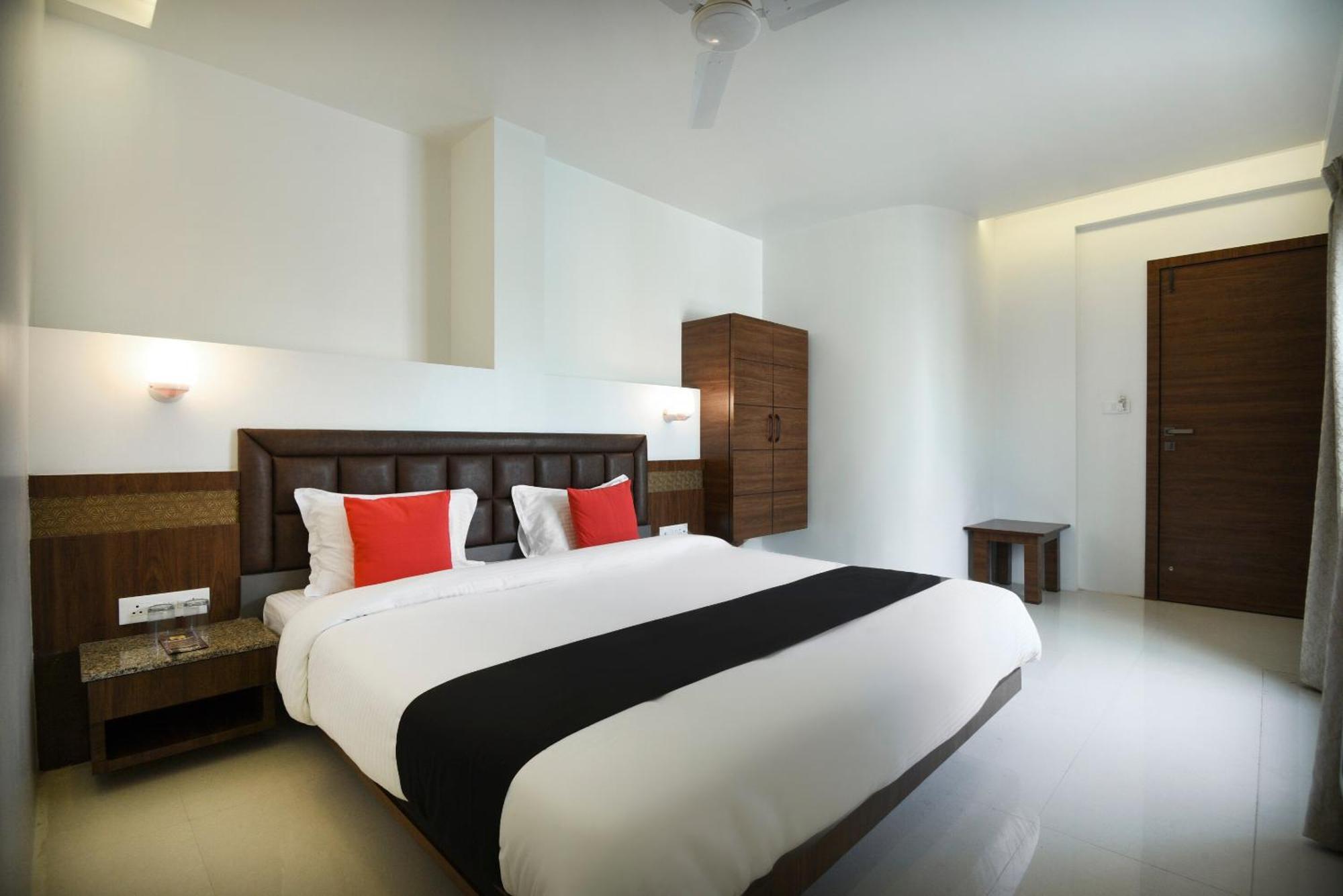 Oyo Flagship Hotel Shreeyash Executive Mangvadi Exterior foto